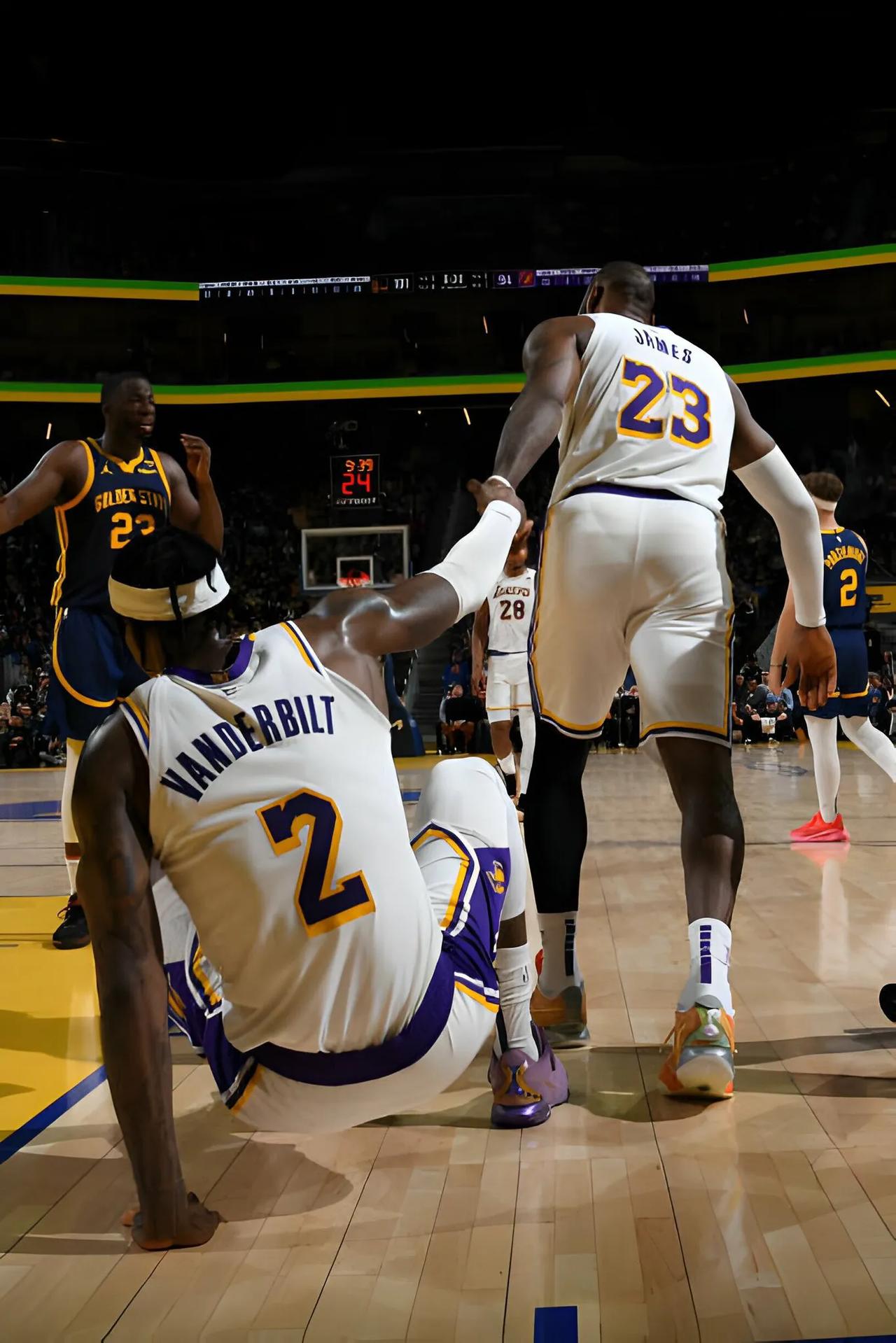 九游娱乐-16年勇士g6全场回放