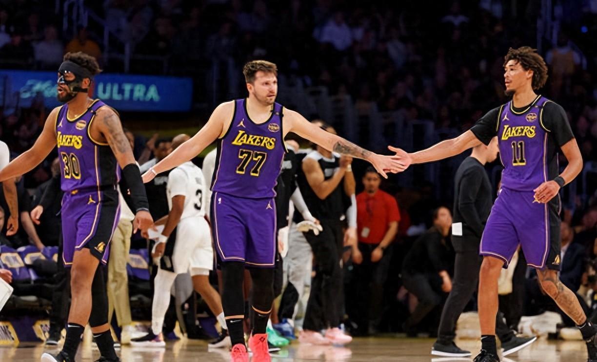 九游娱乐-今晨上海久事备战NBA季后赛，手感冰凉细节曝光，引发热议，年轻球员得到机会的简单介绍